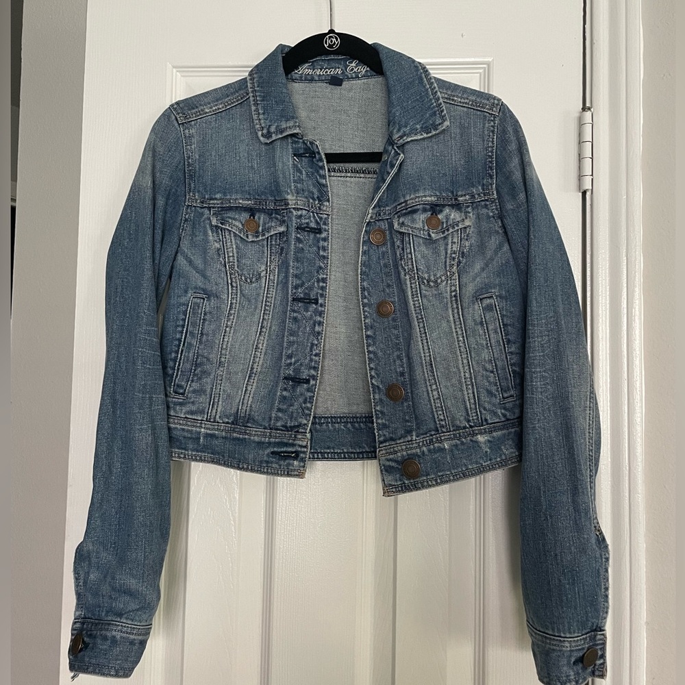 American Eagle Cropped Denim Jacket in Medium Wash - Small/Petite